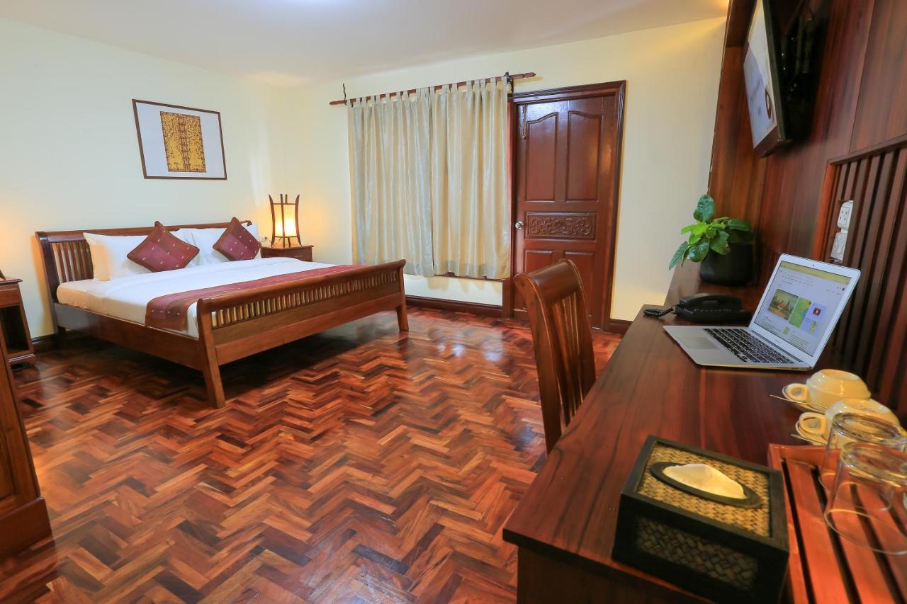 Phongsavath Boutique Hotel В'єнтьян Екстер'єр фото