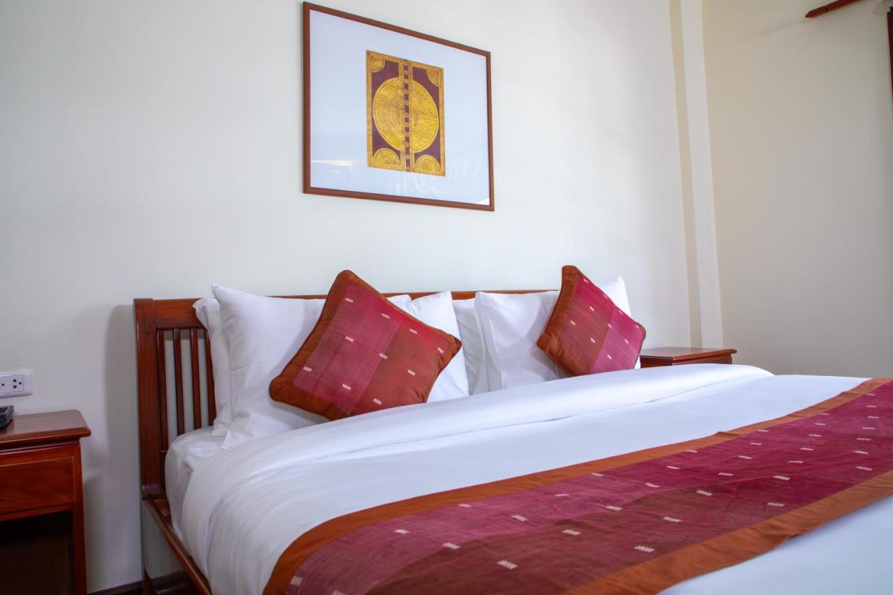 Phongsavath Boutique Hotel В'єнтьян Екстер'єр фото