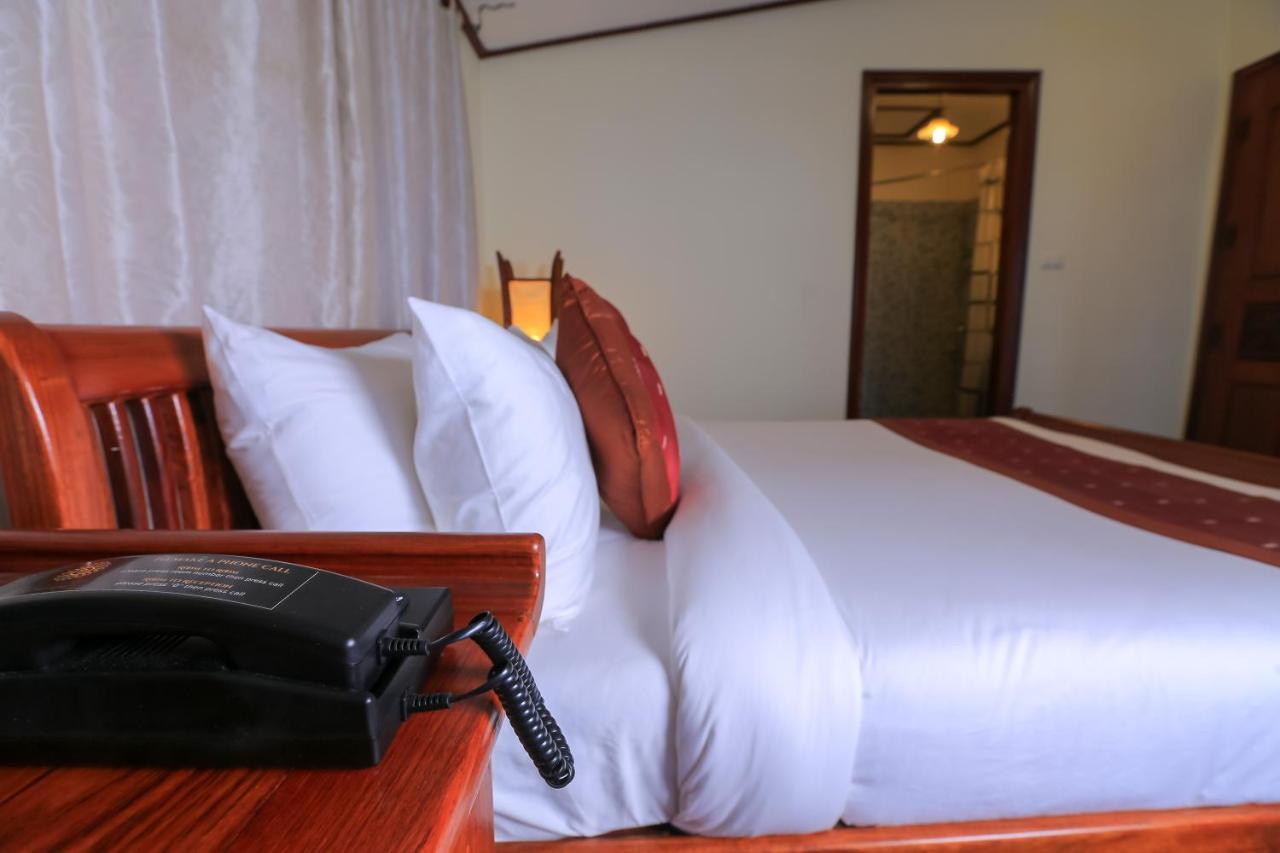 Phongsavath Boutique Hotel В'єнтьян Екстер'єр фото